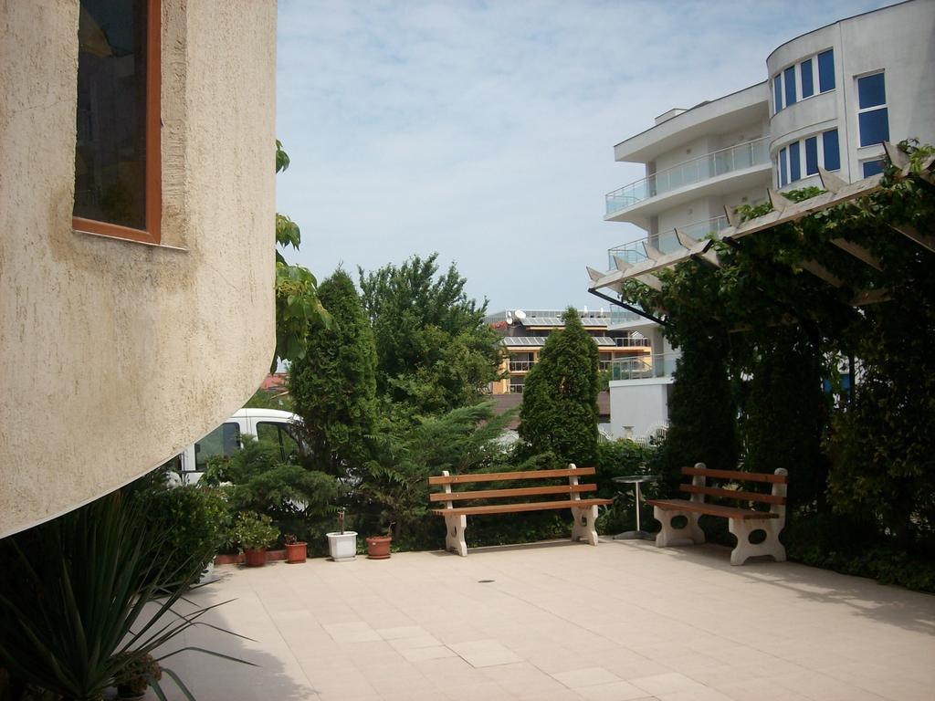 Hotel Neven Primorsko Luaran gambar