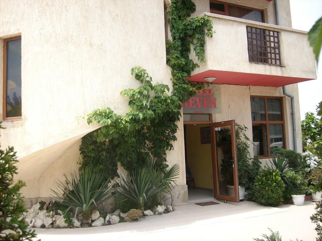 Hotel Neven Primorsko Luaran gambar