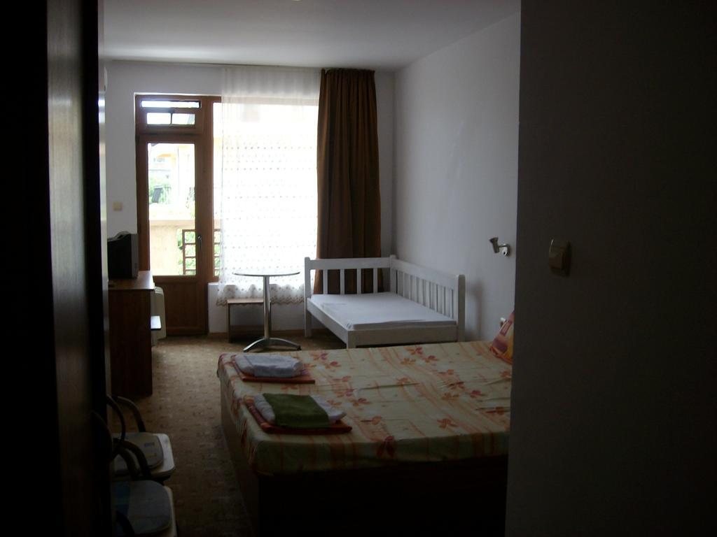 Hotel Neven Primorsko Bilik gambar